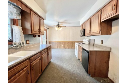 4 S Wright Rd, Janesville, WI 53546