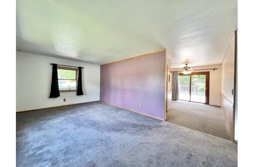 4 S Wright Rd, Janesville, WI 53546