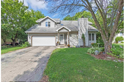 2602 Green Ridge Dr, Madison, WI 53704