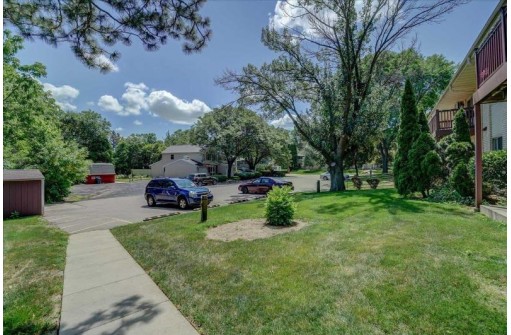 50 Whitcomb Cir 1, Madison, WI 53711