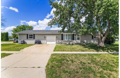 401 Kensington Square, Stoughton, WI 53589