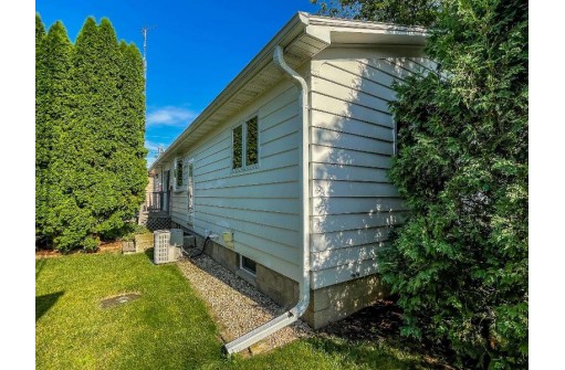 410 Carroll St, Beaver Dam, WI 53916