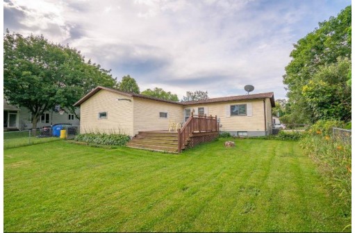 304 Sunset Dr, Lodi, WI 53555