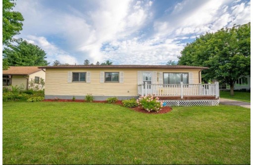 304 Sunset Dr, Lodi, WI 53555