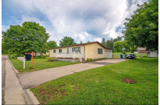 304 Sunset Dr, Lodi, WI 53555