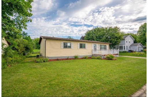 304 Sunset Dr, Lodi, WI 53555