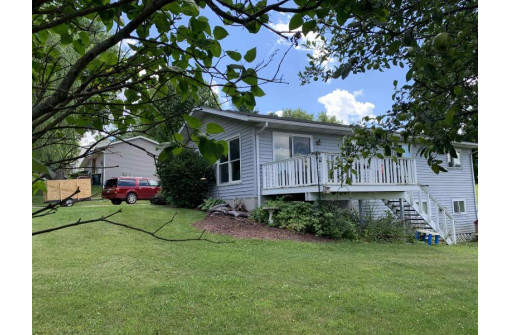 325 Durst Rd, New Glarus, WI 53574