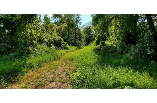 E9444 Hogsback Rd, Baraboo, WI 53913