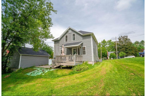 814 2nd St, Baraboo, WI 53913