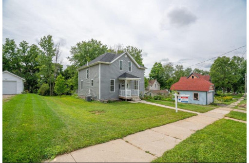 814 2nd St, Baraboo, WI 53913