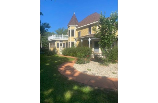 367 Water St, Prairie Du Sac, WI 53578