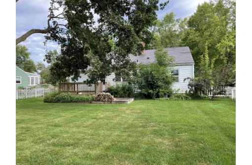 827 W South St, Stoughton, WI 53589