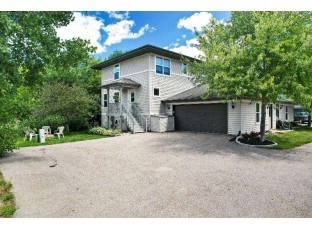 17 Freese Ct Madison, WI 53718-7015