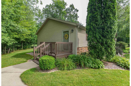 304 Berry Ln, Wisconsin Dells, WI 53965