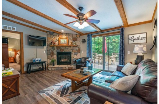 304 Berry Ln, Wisconsin Dells, WI 53965