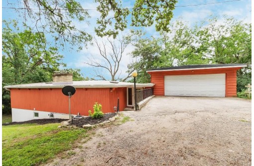 W5751 Lintner Rd, Pardeeville, WI 53954