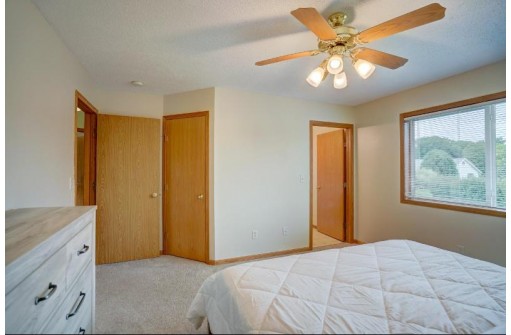 S5611 E Glacier Dr, Baraboo, WI 53913