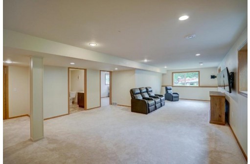 S5611 E Glacier Dr, Baraboo, WI 53913