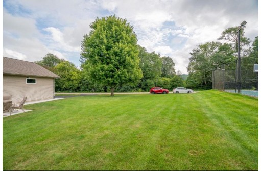 S5611 E Glacier Dr, Baraboo, WI 53913