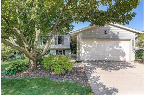 2902 Tucson Tr, Madison, WI 53719