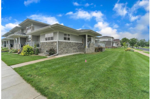 2702 Blue Aster Blvd, Sun Prairie, WI 53590