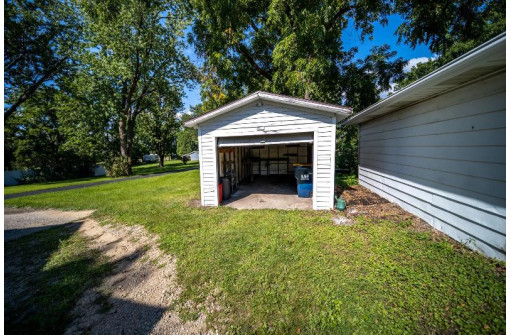 717 W State St, Mauston, WI 53948