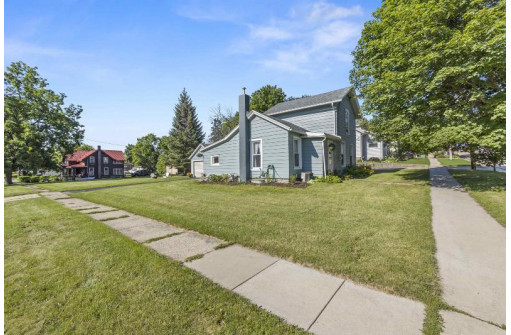 304 W Pearl St, Belleville, WI 53508