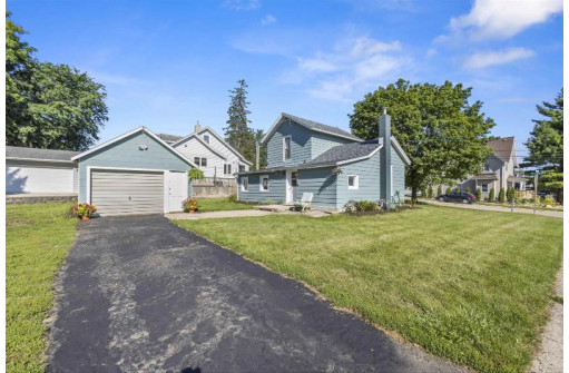 304 W Pearl St, Belleville, WI 53508