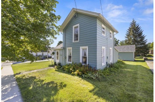 304 W Pearl St, Belleville, WI 53508