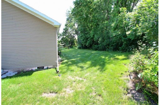 704 Riverview Ct, Jefferson, WI 53549