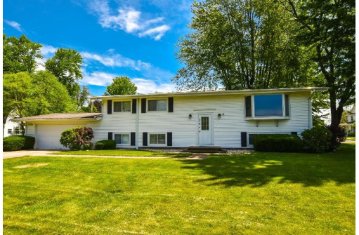 574 Gold St, Green Lake, WI 54941