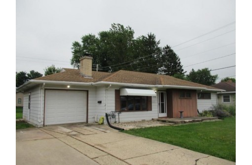 1114 N Randall Ave, Janesville, WI 53545