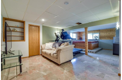 1437 Dayflower Dr, Madison, WI 53719