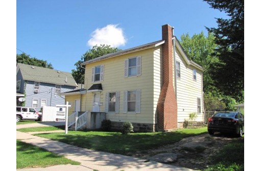 220 N Pearl St, Janesville, WI 53548