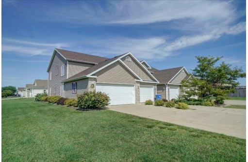 207 Douglas Dr, Brooklyn, WI 53521