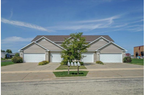 207 Douglas Dr, Brooklyn, WI 53521