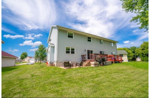 118 Lakewood Terr, Marshall, WI 53559