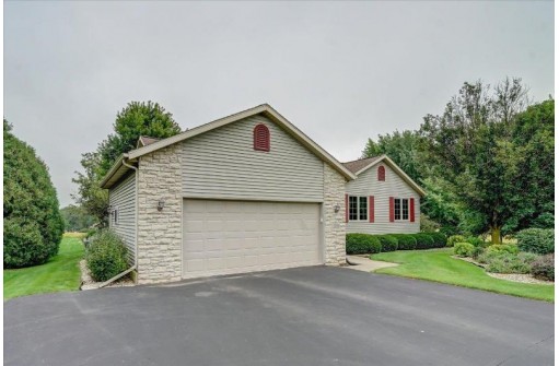 2758 Brooks Ridge Dr, Sun Prairie, WI 53590