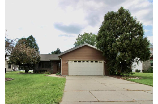 2107 Meadowlark Dr, Janesville, WI 53546