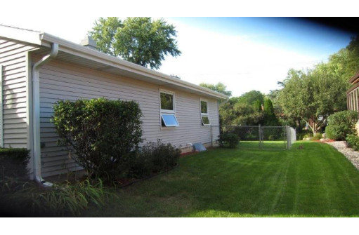 5754 Meadowood Dr, Madison, WI 53711-4223