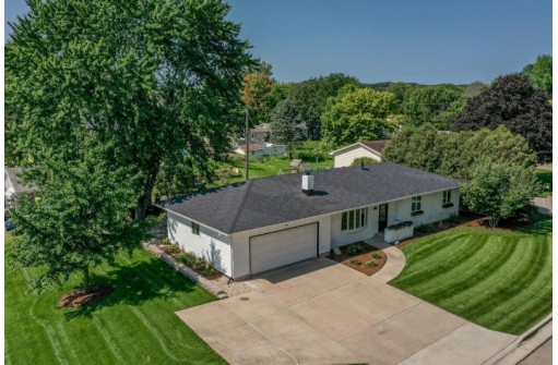 3001 Bollenbeck St, Cross Plains, WI 53528