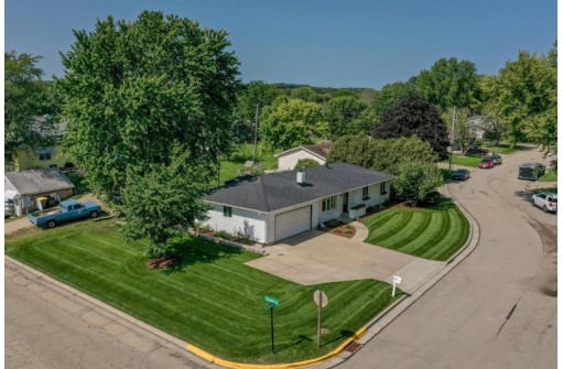 3001 Bollenbeck St, Cross Plains, WI 53528