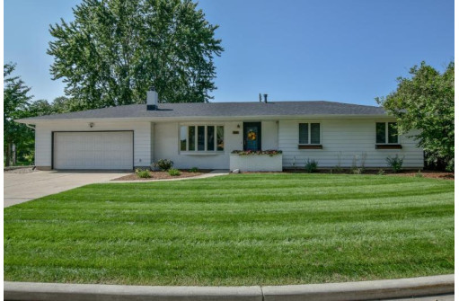 3001 Bollenbeck St, Cross Plains, WI 53528