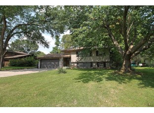 2310 Dartmouth Dr Janesville, WI 53548