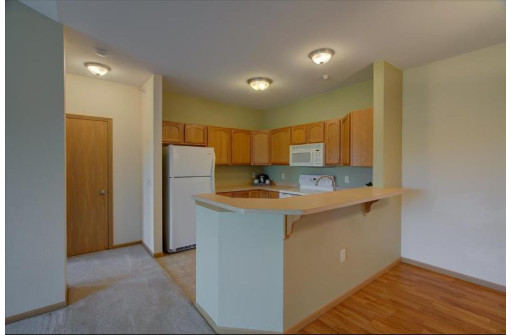 121 Metro Terr 305, Madison, WI 53718