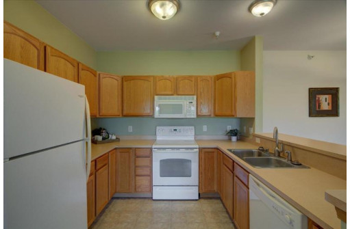 121 Metro Terr 305, Madison, WI 53718