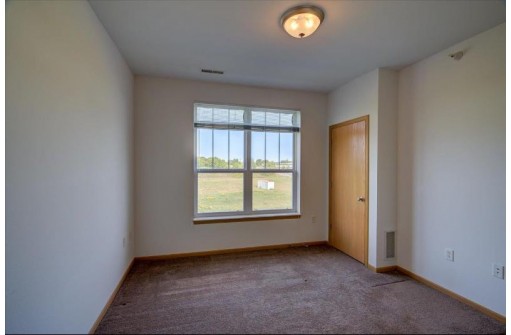 121 Metro Terr 305, Madison, WI 53718