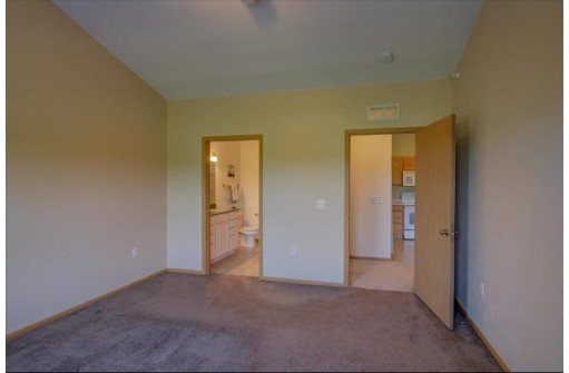 121 Metro Terr 305, Madison, WI 53718