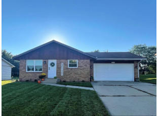 1844 Dell Dr Beloit, WI 53511