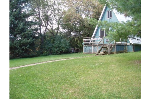 10825 Ames Rd, Darlington, WI 53530